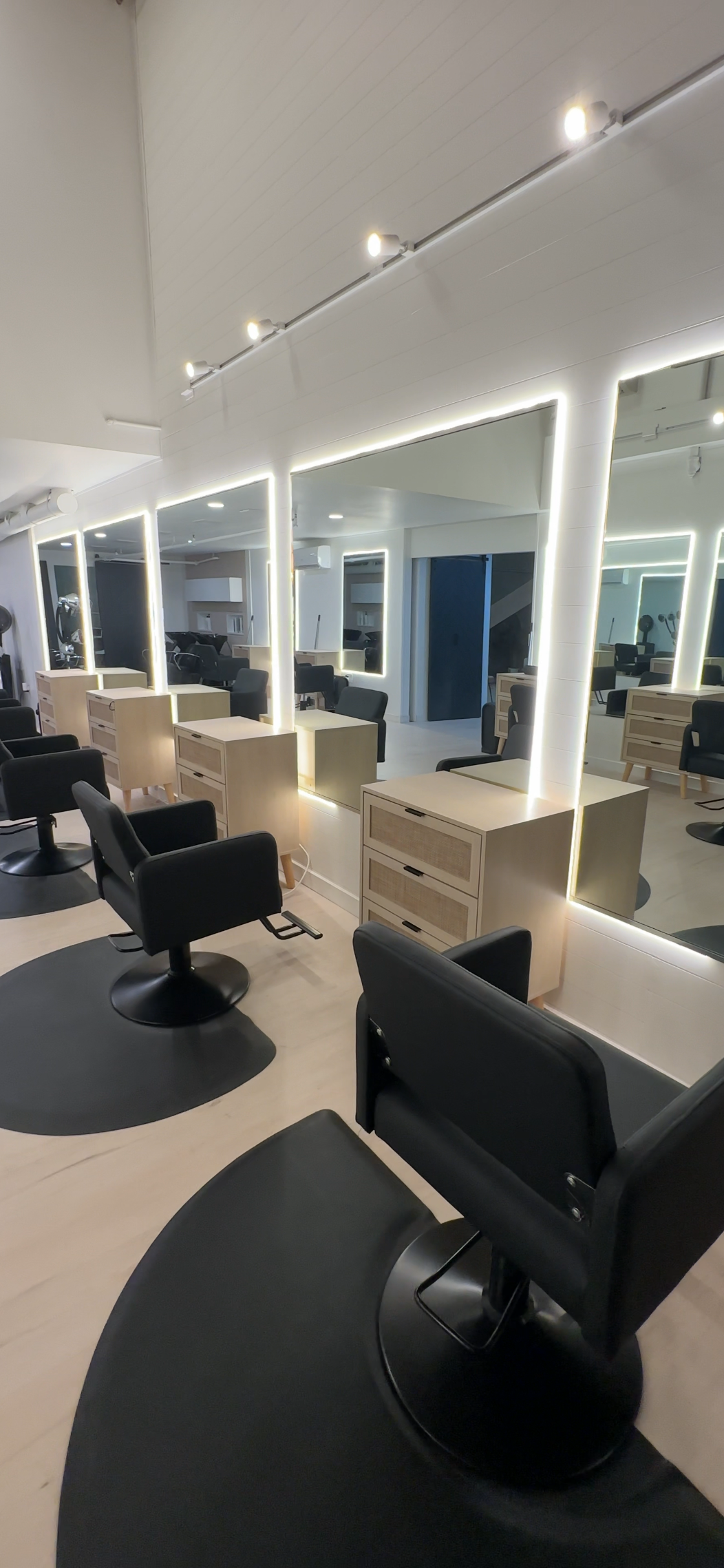Salon interior view 1