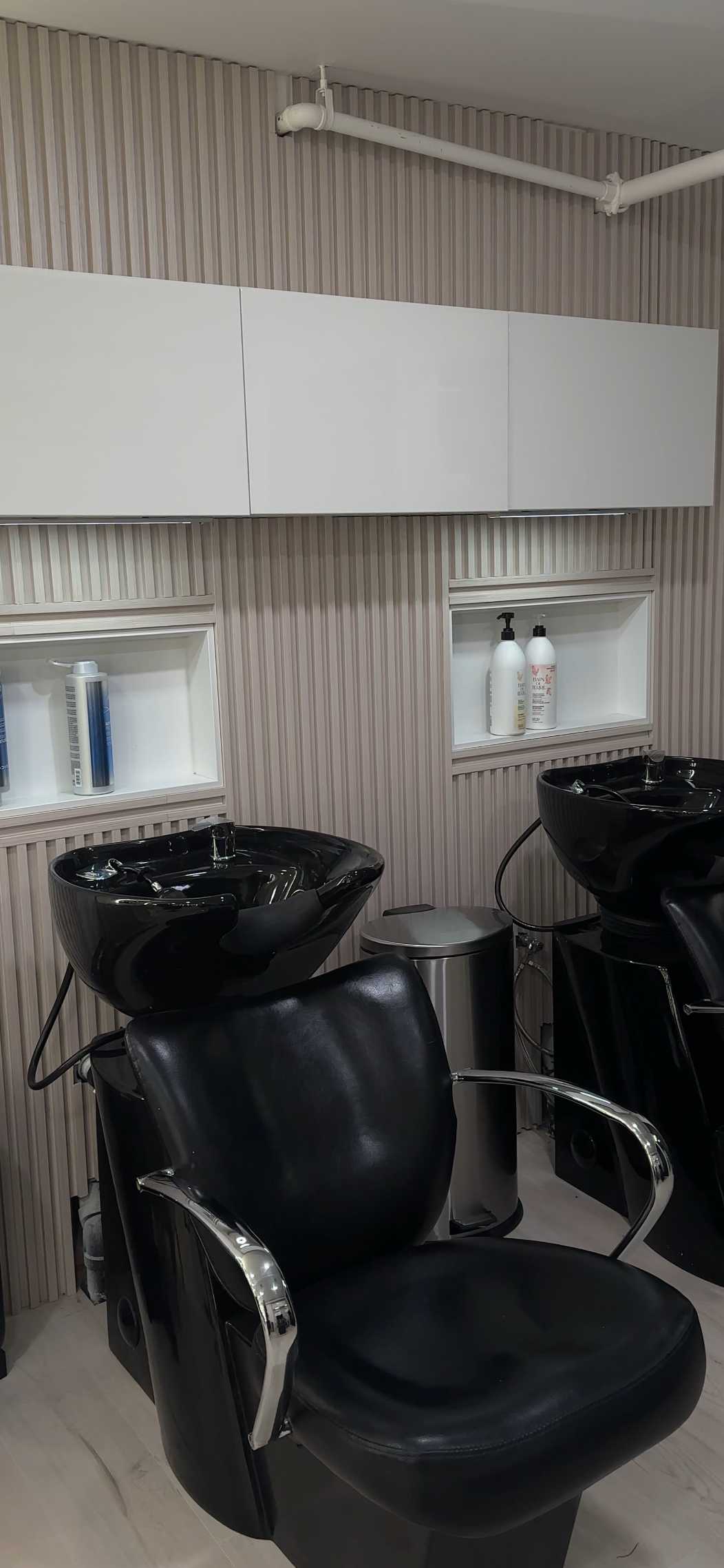 Salon interior view 2
